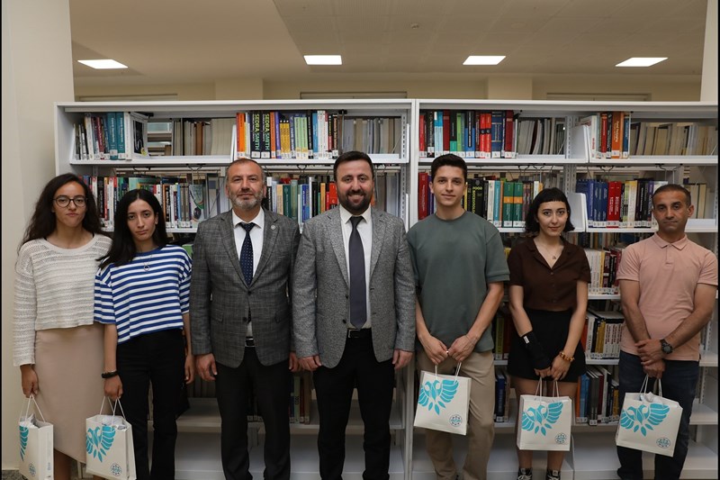 ALKÜ’LÜ ÖĞRENCİLER KÜTÜHANE KULLANIMI İÇİN TEŞVİK EDİLİYOR ALKÜ’LÜ ÖĞRENCİLER KÜTÜHANE KULLANIMI İÇİN TEŞVİK EDİLİYOR